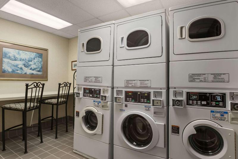 Hampton Inn & Suites Ridgecrest image