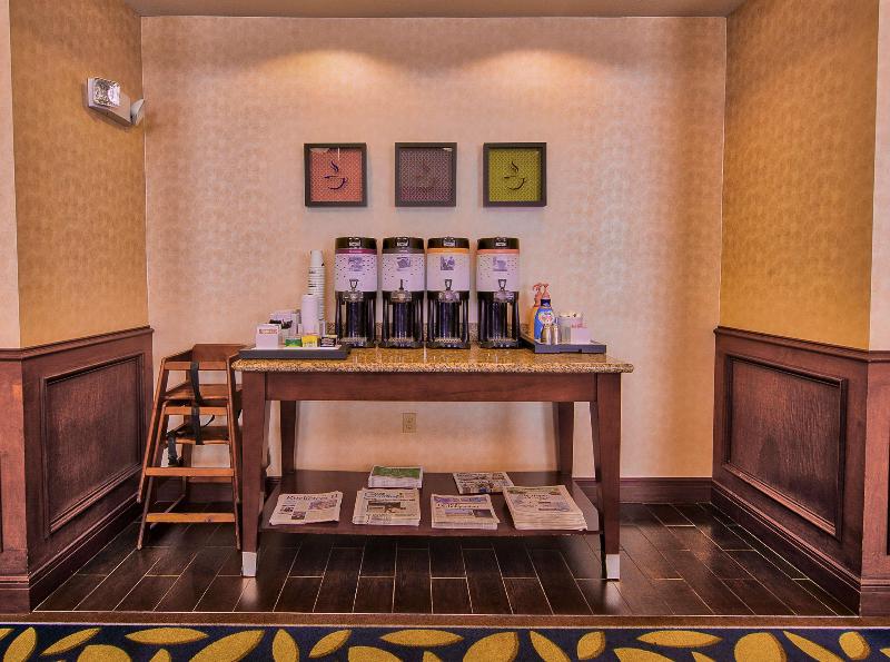 Hampton Inn & Suites Ridgecrest image