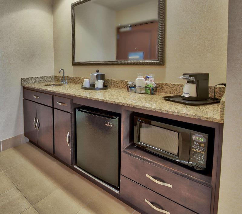 Hampton Inn & Suites Ridgecrest image