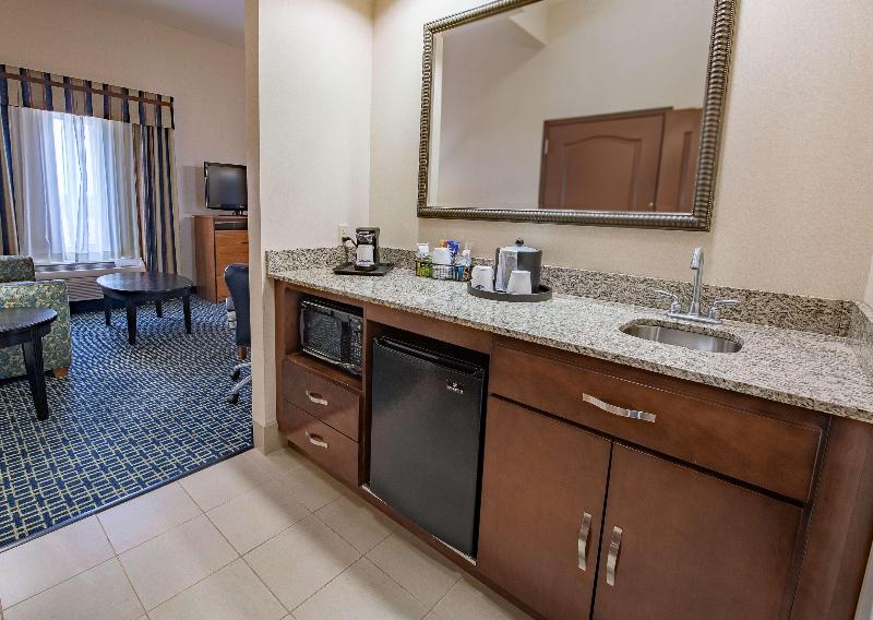 Hampton Inn & Suites Ridgecrest image