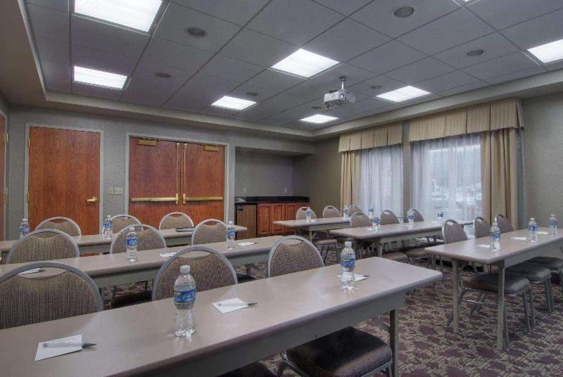 Hampton Inn Wheeling image