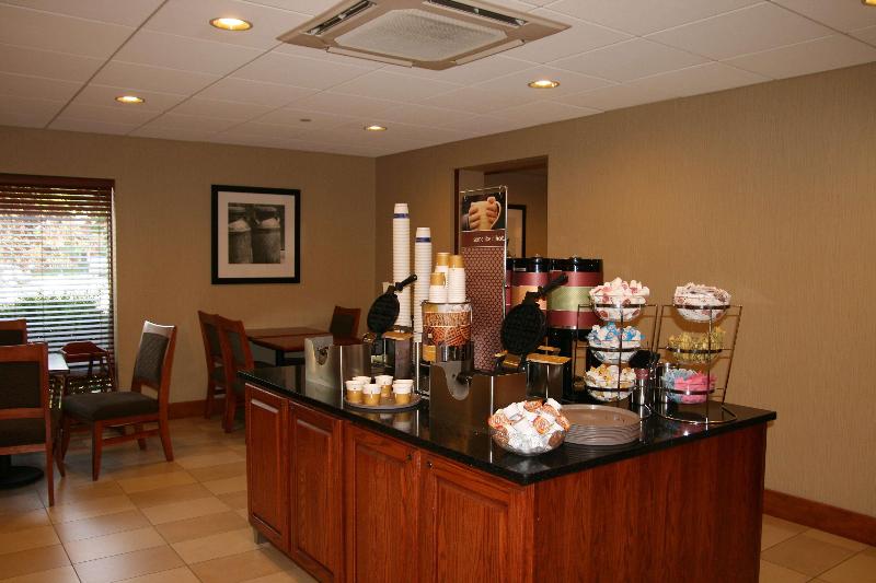 Hampton Inn Wheeling image 4