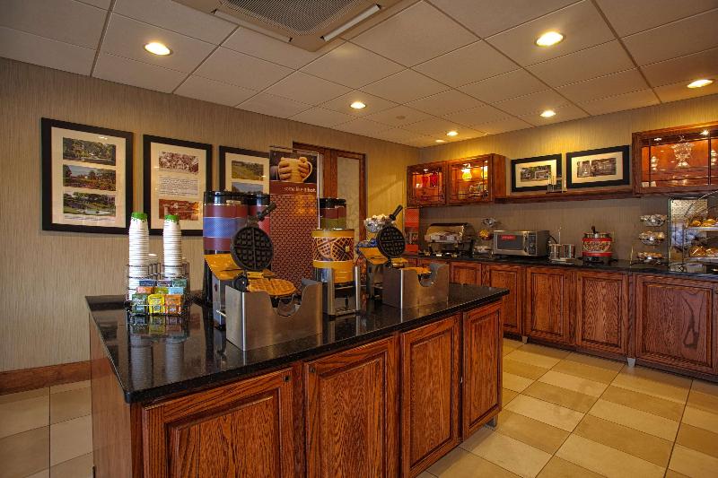 Hampton Inn Wheeling image 7