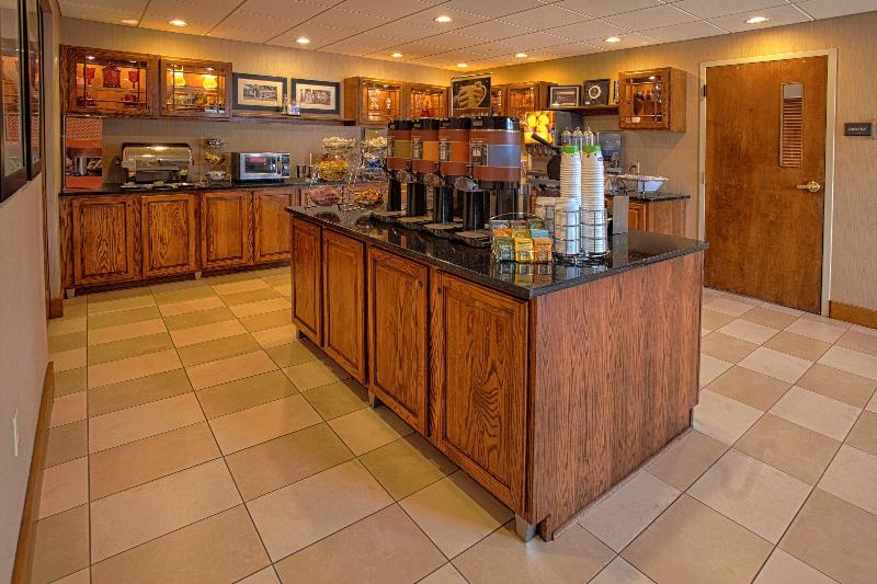 Hampton Inn Wheeling image