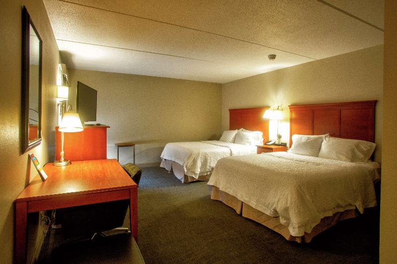 Hampton Inn Wheeling image
