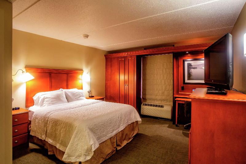 Hampton Inn Wheeling image