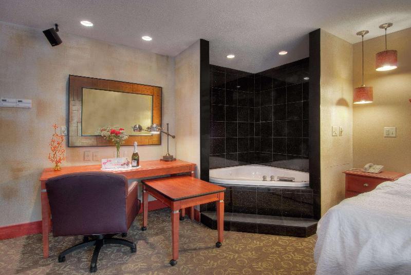 Hampton Inn Wheeling image