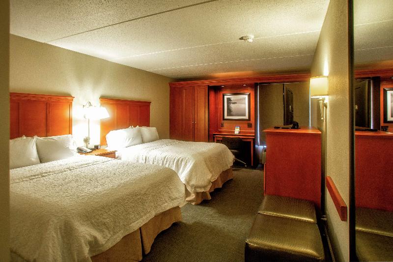 Hampton Inn Wheeling image