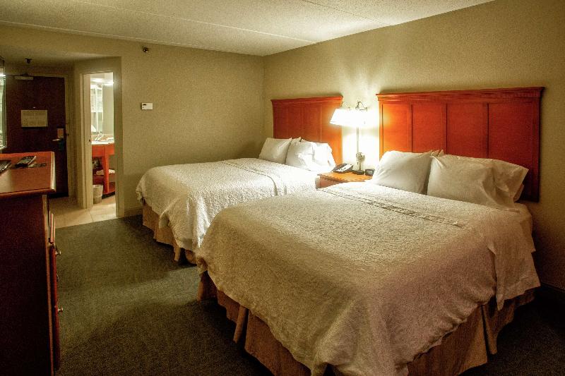 Hampton Inn Wheeling image