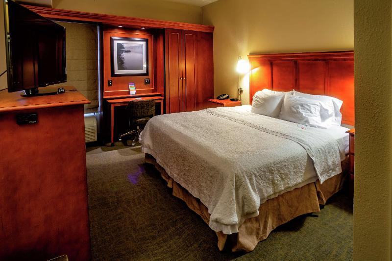 Hampton Inn Wheeling image