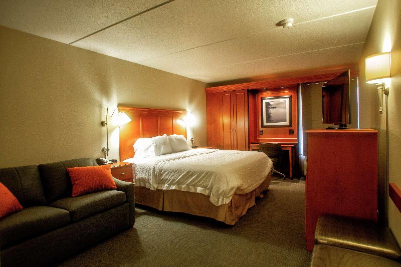 Hampton Inn Wheeling image