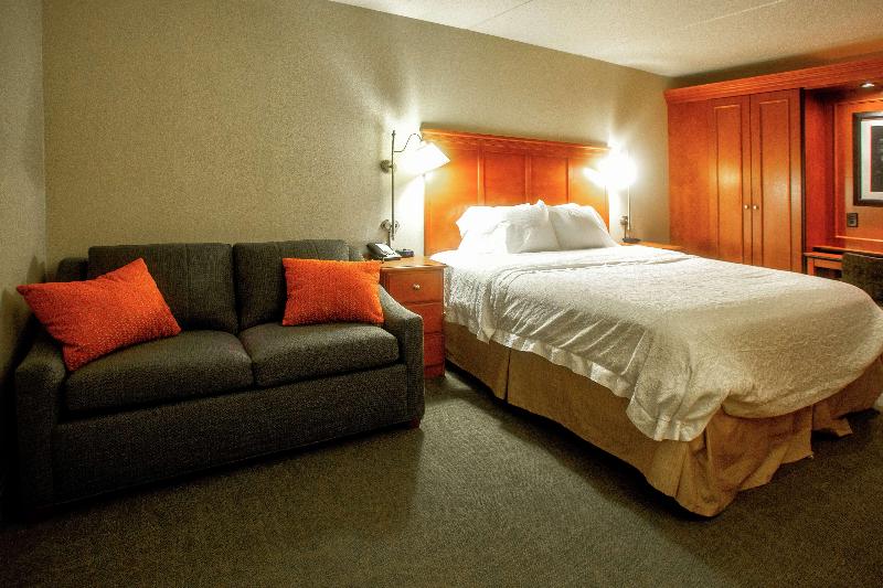 Hampton Inn Wheeling image