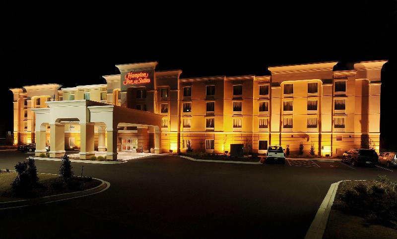 Hampton Inn & Suites Scottsboro image