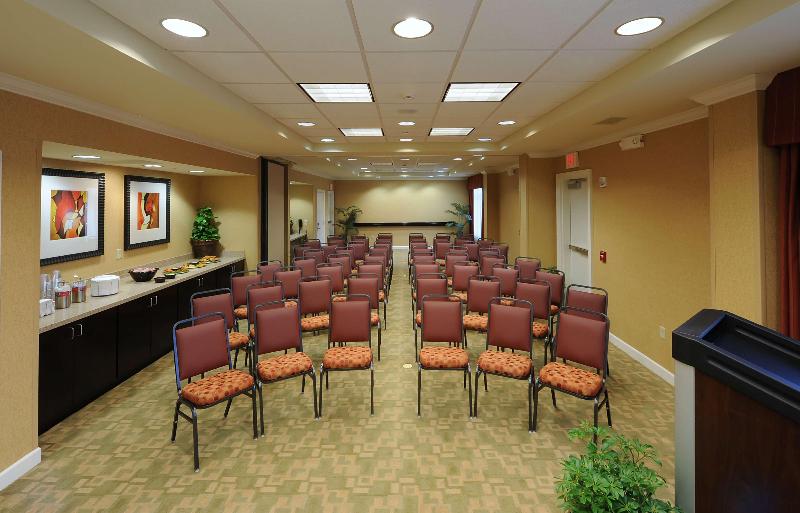 Hampton Inn & Suites Scottsboro image