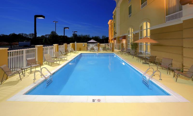 Hampton Inn & Suites Scottsboro image