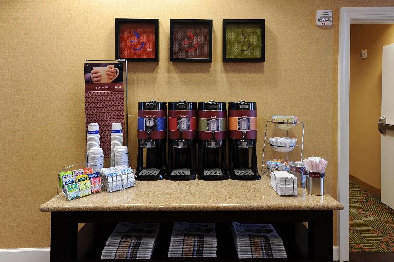 Hampton Inn & Suites Scottsboro image