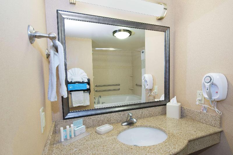 Hampton Inn & Suites Scottsboro image