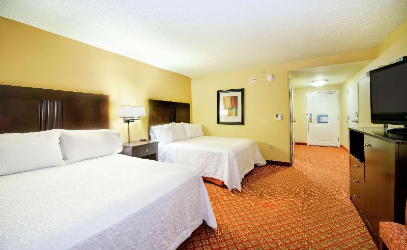 Hampton Inn & Suites Scottsboro image