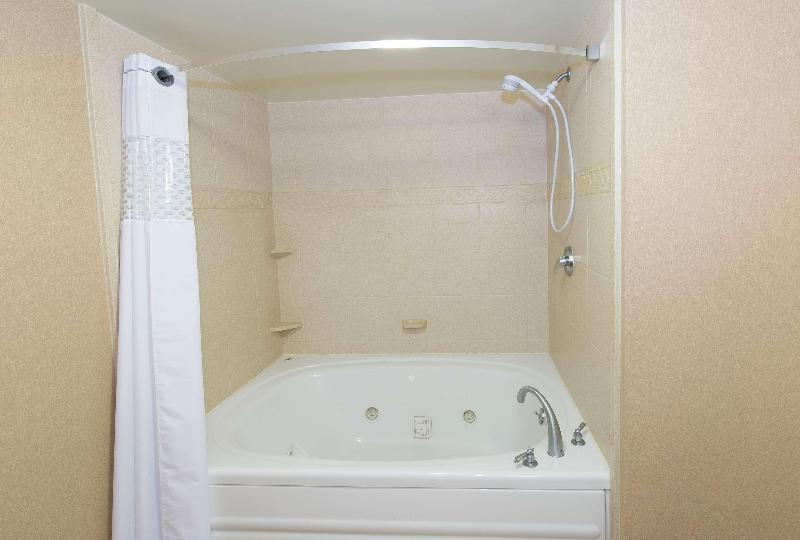 Hampton Inn & Suites Scottsboro image 9