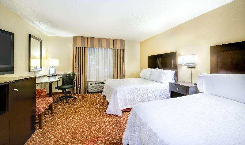 Hampton Inn & Suites Scottsboro image