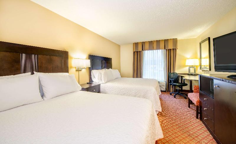 Hampton Inn & Suites Scottsboro image