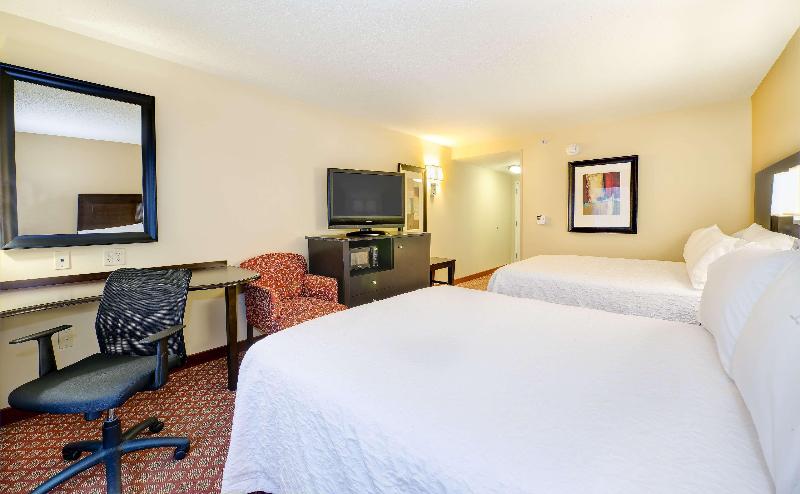 Hampton Inn & Suites Scottsboro image