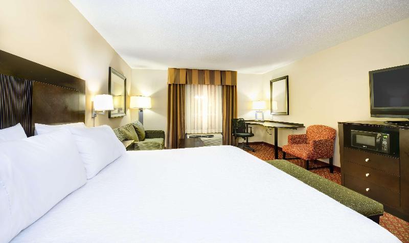 Hampton Inn & Suites Scottsboro image