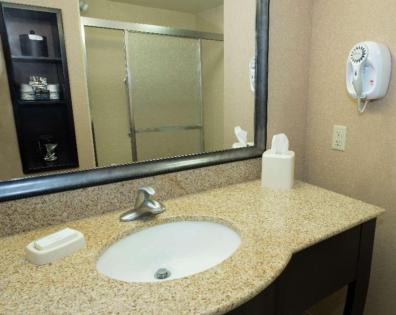 Hampton Inn & Suites Scottsboro image
