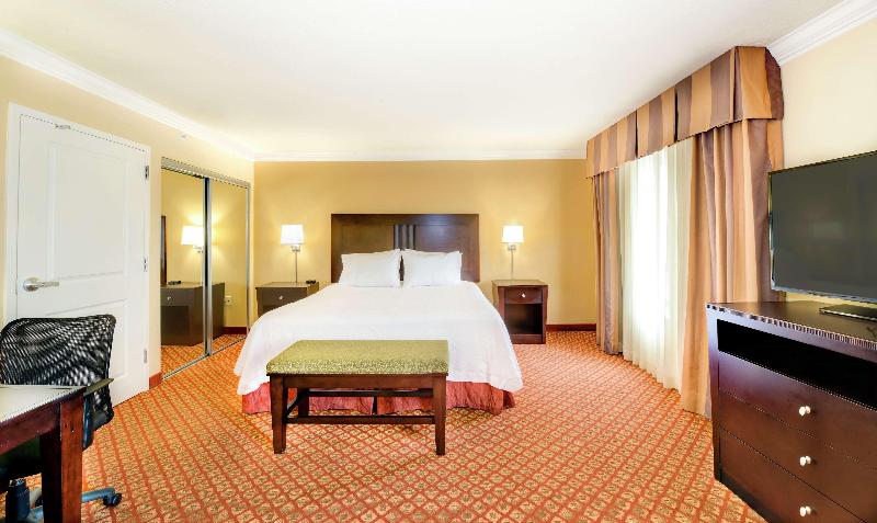 Hampton Inn & Suites Scottsboro image