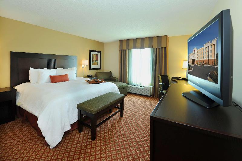 Hampton Inn & Suites Scottsboro image