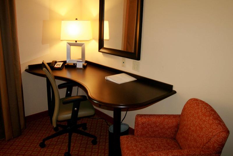 Hampton Inn & Suites Scottsboro image