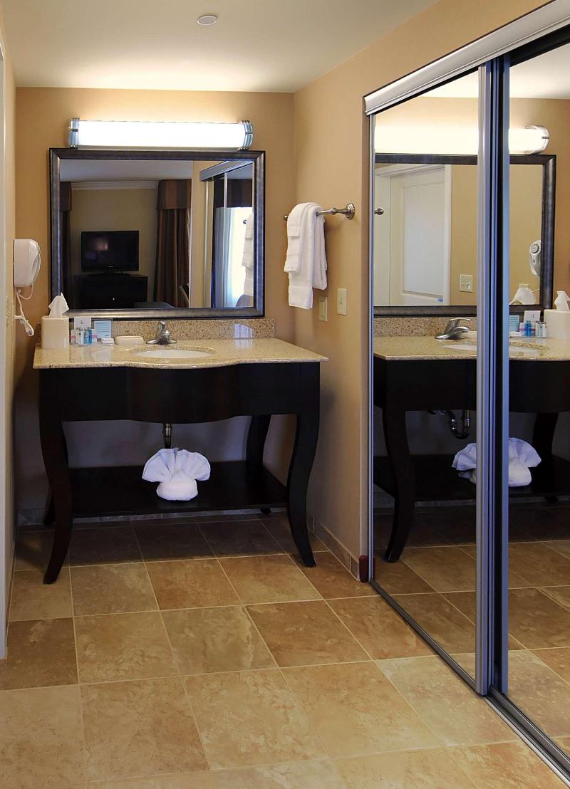 Hampton Inn & Suites Scottsboro image