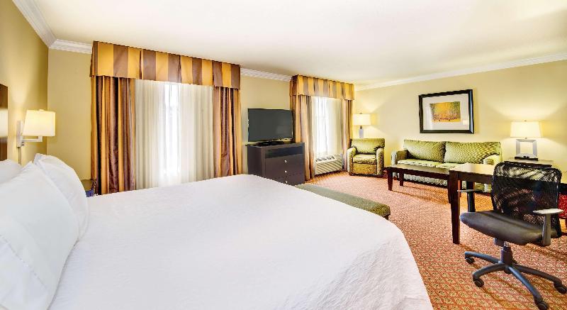 Hampton Inn & Suites Scottsboro image