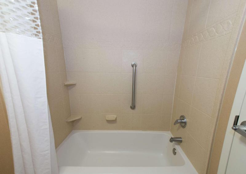 Hampton Inn & Suites Scottsboro image