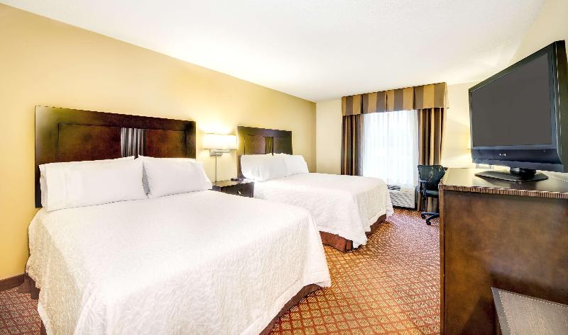 Hampton Inn & Suites Scottsboro image