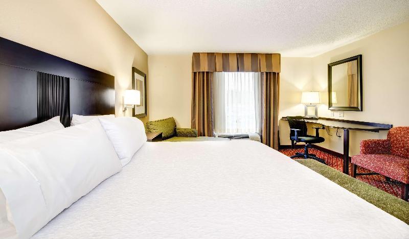 Hampton Inn & Suites Scottsboro image