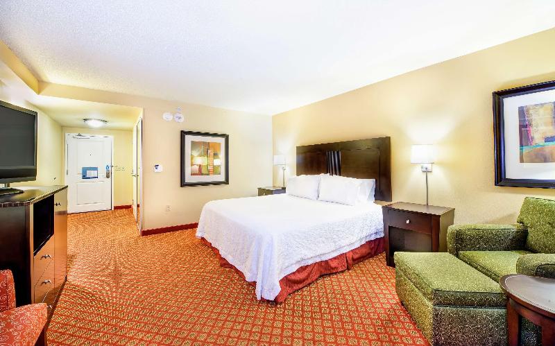 Hampton Inn & Suites Scottsboro image