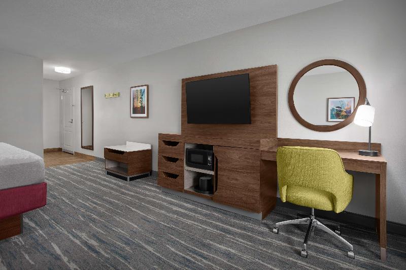Hampton Inn Yorkville image