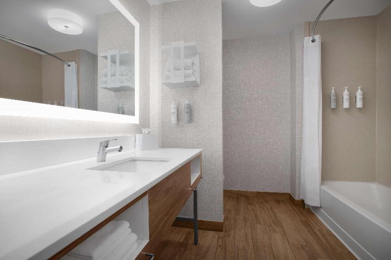 Hampton Inn Yorkville image
