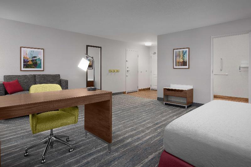 Hampton Inn Yorkville image