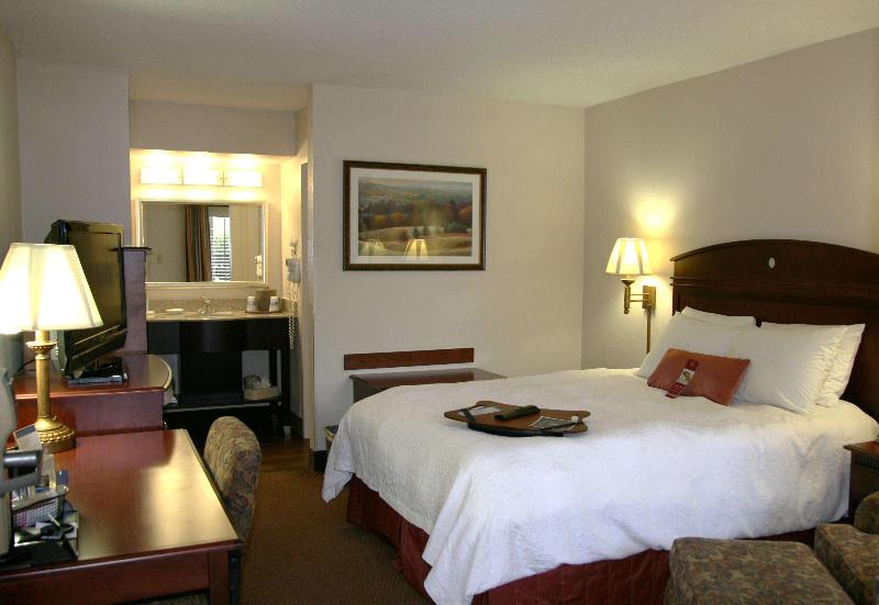 Hampton Inn Dalton image