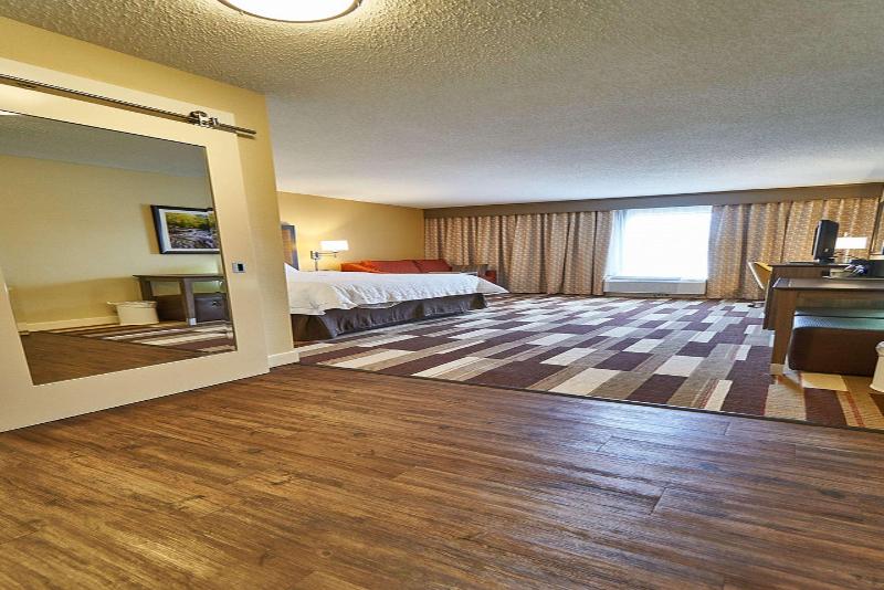 Hampton Inn Uniontown image