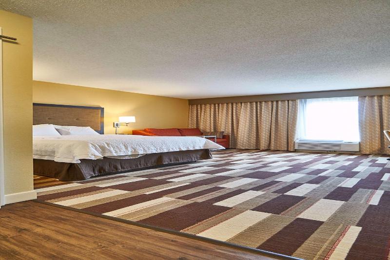 Hampton Inn Uniontown image