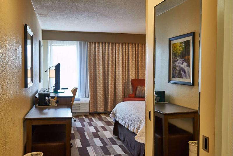 Hampton Inn Uniontown image