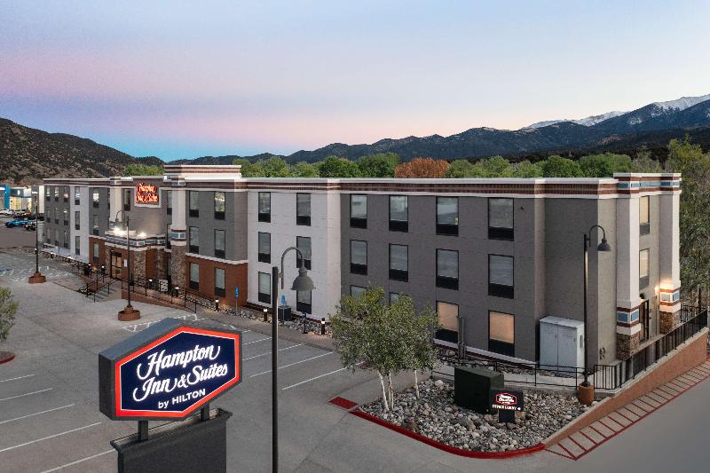 Hampton Inn & Suites Salida image