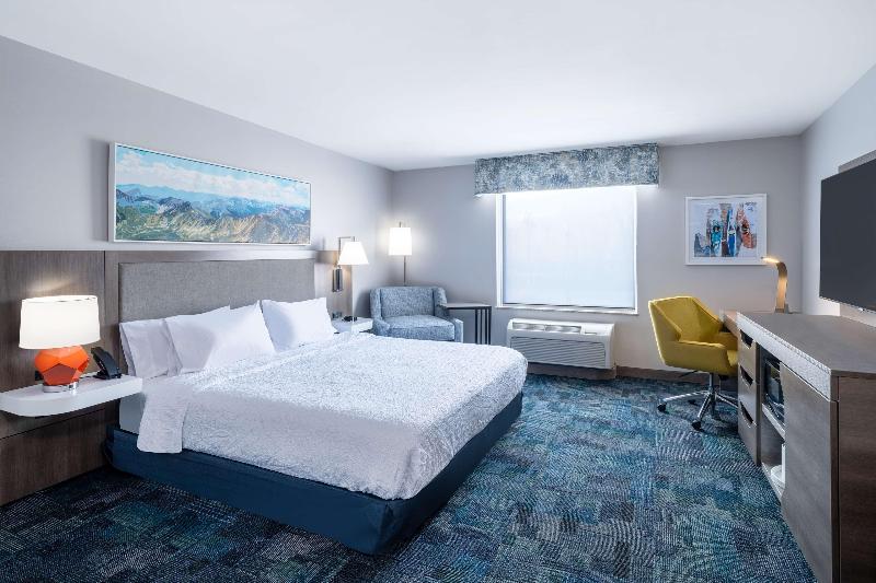 Hampton Inn & Suites Salida image