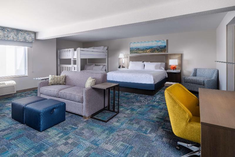 Hampton Inn & Suites Salida image