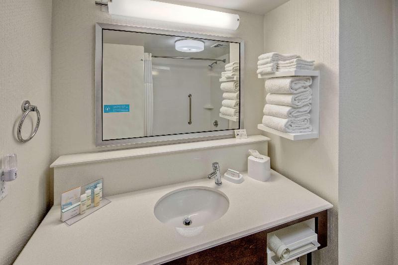 Hampton Inn Corinth image 5