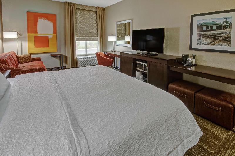 Hampton Inn Corinth image