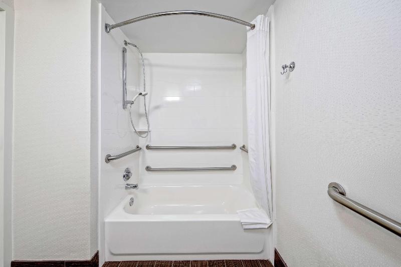 Hampton Inn Corinth image